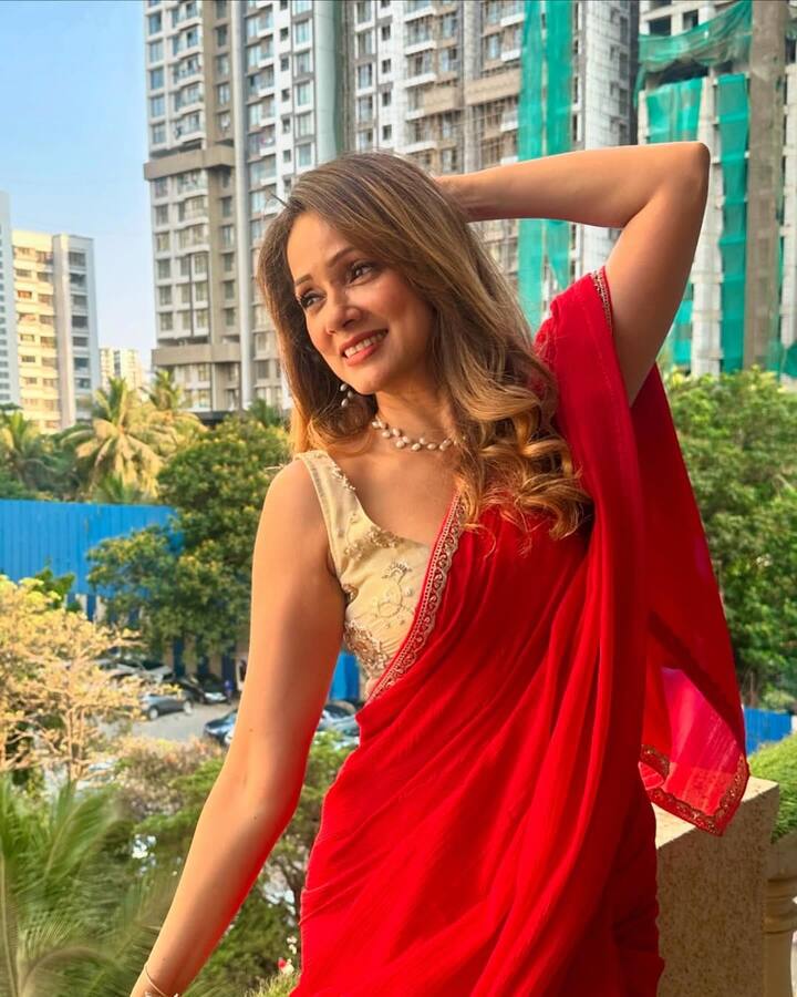 Vidya drinks juice at 9 am. At this time, the actress sometimes drinks gourd and gooseberry juice and someday consumes coconut water. He told that apart from this, she also drinks homemade juice of beetroot, carrot, ginger or lemon.