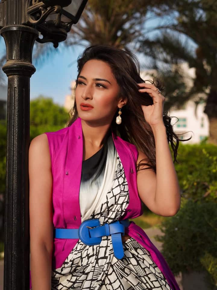 Erica told that she is single for a long time. Because she could not move on. The actress said that the burden of relationship, trauma, experience, not being able to trust, heartbreak, all this happened to me.