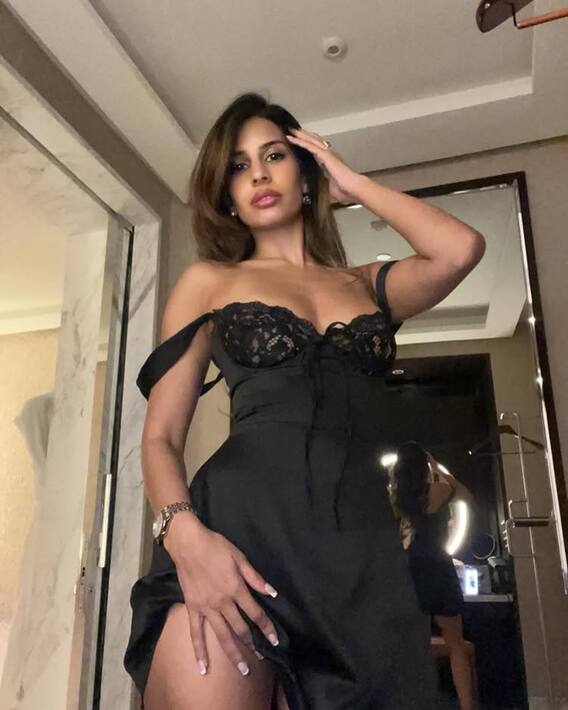 જસ્મીન વાલિયાએ બ્લેક શોર્ટ ડ્રેસમાં આપ્યા કિલર પોઝ