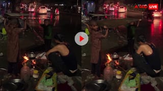 सब को सब नहीं मिलता! भरी बरसात में फुटपाथ पर खाना पकाता परिवार, बच्चों की मासूमियत देख निकल आएंगे आंसू