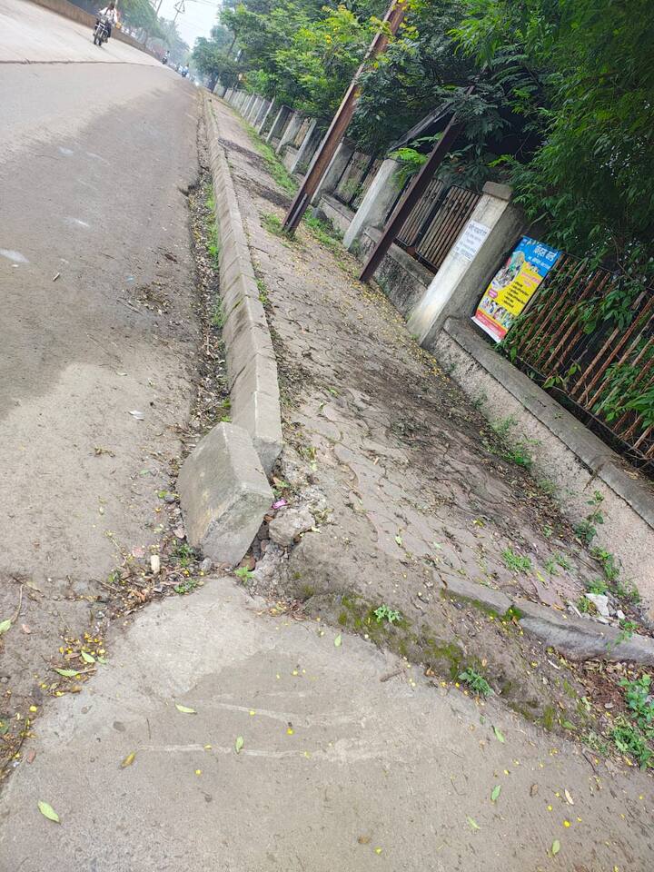 याबाबत एबीपी माझाने गुरुवारी (7 ऑगस्ट) 'तुंबलेला कारभार' म्हणत विदारक अवस्था दाखवून दिली होती.