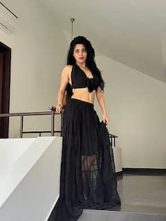 கவர்ச்சியில் உருக வைக்கும் திவ்யபாரதி.. இது ரொம்ப ஸ்பெஷலான புகைப்படமாம்!