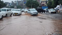 दिल्ली में भारी बारिश से सड़कों पर भरा पानी, सरकारी दावों की खुली पोल, लोगों की बढ़ी परेशानी