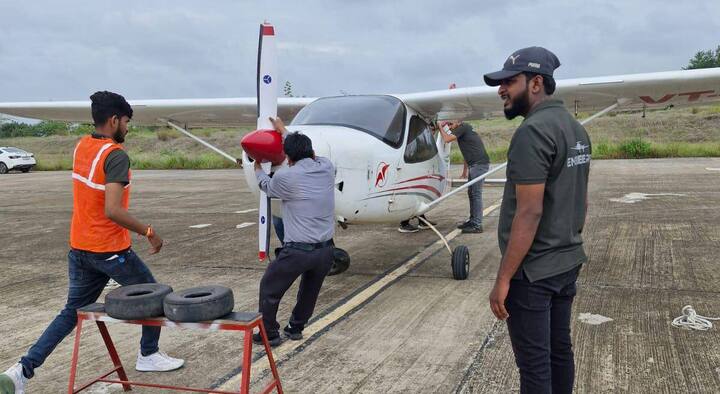 रेड बर्ड या कंपनीची मान्यता रद्द व्हावी, असे पत्र काहीच दिवसापूर्वी भाजपच्या युवा मोर्चाच्या वतीने राज्यमंत्री मुरलीधर मोहोळ यांना देण्यात आलं होतं. रेड बर्ड या विमानाचा सातत्याने अपघात होत आहे. त्यामुळे हे निष्काळजीपूर्वक प्रशिक्षण देतात अशी भाजप युवा मोर्चाचे म्हणणं आहे.