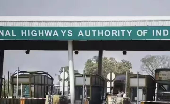 ਫਾਸਟੈਗ ਸਾਲਾਨਾ ਪਾਸ ਪ੍ਰਾਪਤ ਕਰਨ ਦੀ ਪ੍ਰਕਿਰਿਆ ਕਾਫ਼ੀ ਆਸਾਨ ਹੈ। ਇਸਦੇ ਲਈ, ਤੁਸੀਂ ਸਿੱਧੇ ਔਨਲਾਈਨ ਅਰਜ਼ੀ ਦੇ ਸਕਦੇ ਹੋ। ਤੁਸੀਂ ਇਸਨੂੰ ਹਾਈਵੇ ਯਾਤਰਾ ਐਪ ਜਾਂ NHAI ਵੈੱਬਸਾਈਟ ਰਾਹੀਂ ਬੁੱਕ ਕਰ ਸਕਦੇ ਹੋ। ਤੁਸੀਂ ਉੱਥੇ ਦਿੱਤੇ ਲਿੰਕ ਤੋਂ 15 ਅਗਸਤ ਤੋਂ ਪਹਿਲਾਂ ਪ੍ਰੀ-ਬੁੱਕ ਕਰ ਸਕਦੇ ਹੋ।