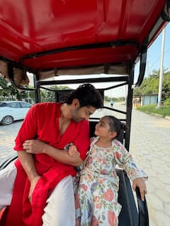Debina Bonnerjee & Gurmeet Choudhary Seek Blessings At Premanand Maharaj’s Ashram In Mathura