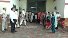 भरतपुर जेल में मना रक्षाबंधन, भाइयों की कलाई पर बांधा राखी का बंधन, बहनों की आंखें नम