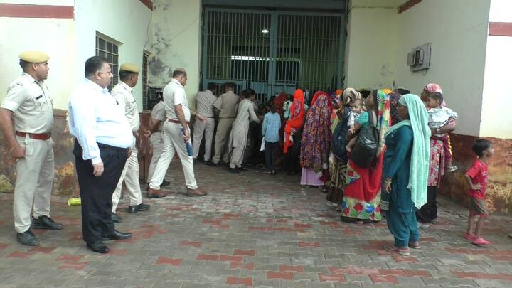 उस समय कैदी भाई और उनकी बहनें दोनों ही भावुक हो गए और जेल प्रशासन ने भी रक्षा बंधन भाई - बहन के पवित्र त्यौहार के लिए विशेष तैयारी की है, जिससे कोई भी बहन अपने भाई को राखी बांधे बगैर नहीं रह सके. जेल प्रशासन द्वारा सुरक्षा व्यवस्था के कड़े इंतजामात किये गए है