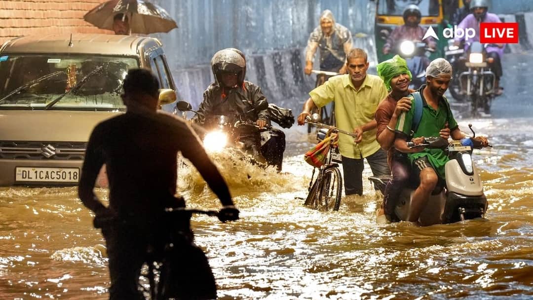 रक्षाबंधन पर जमकर बरसे बदरा… दिल्ली में 200 से ज्यादा उड़ानें प्रभावित, यूपी-बिहार में मौसम विभाग का अलर्ट