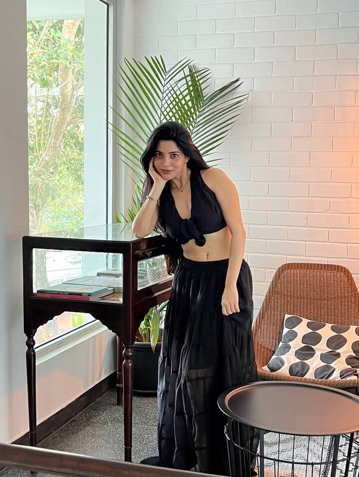 குறுகிய காலத்தில் சென்ஷேனல் ஹீரோயினாகவும் வலம் வந்தவர் திவ்யபாரதி