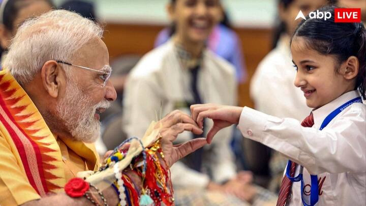 प्रधानमंत्री नरेंद्र मोदी ने भी सोशल मीडिया प्लेटफॉर्म 'एक्स' पर एक पोस्ट में लिखा, 'सभी देशवासियों को रक्षाबंधन की अनेकानेक शुभकामनाएं.' पीएम ने पोस्ट कर लिखा, 'आज रक्षाबंधन के एक बेहद खास उत्सव की कुछ झलकियां यहां पेश हैं. हमारी नारी शक्ति के निरंतर विश्वास और स्नेह के लिए उनका आभार.'