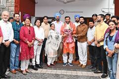 ਹਰਿਆਣਾ ਦੇ CM ਨੂੰ ਮਿਲੇ ਪੰਜਾਬੀ ਅਦਾਕਾਰ, ਬਿੰਨੂ ਢਿੱਲੋਂ ਸਣੇ ਇਨ੍ਹਾਂ ਅਦਾਕਾਰਾਂ ਨੂੰ ਦਿੱਤਾ ਸ਼ੂਟਿੰਗ ਦਾ ਸੱਦਾ, ਸਬਸਿਡੀ ਦੇਵੇਗੀ ਸਰਕਾਰ