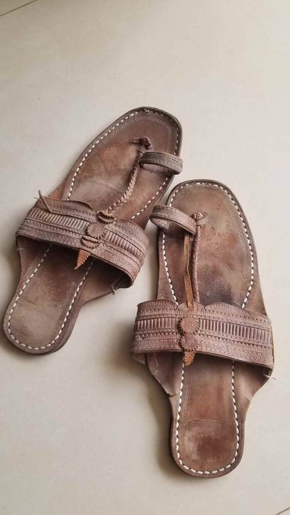 कितने की मिलती है एक कोल्हापुरी चप्पल?