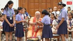 रक्षाबंधन पर पीएम मोदी ने नन्हीं बहनों से बंधवाई राखी, बोले- 'नारी शक्ति के स्नेह और विश्वास को नमन'