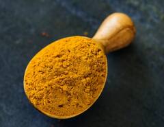 किचन के कोने में पड़ी इन चीजों को लगाने से दाग-धब्बे होंगे कम, फ्री में चेहरे की बढ़ेगी खूबसूरती