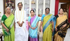 KCR Rakhi Celebrations: కేసీఆర్ ఇంట్లో రాఖీ సంబరాలు, కాళ్లు మొక్కి ఆశీర్వాదం తీసుకున్న బీఆర్ఎస్ అధినేత