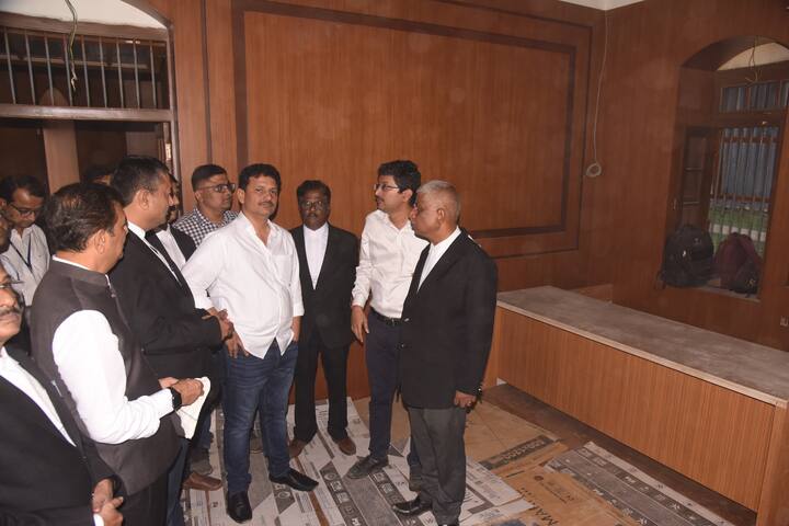 ते पुढे म्हणाले की, कोल्हापूरच्या इतिहासामध्ये अशा अनेक व्यवस्था लोकांना स्थानिक पातळीवर देण्यात आल्या होत्या. सर्किट बेंच कोल्हापूरात सुरू झाल्याने आपल्यासाठी ही आनंदाची आणि अभिमानाची बाब आहे.