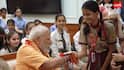 रक्षाबंधन पर पीएम मोदी ने नन्हीं बहनों से बंधवाई राखी, बोले- 'नारी शक्ति के स्नेह और विश्वास को नमन'