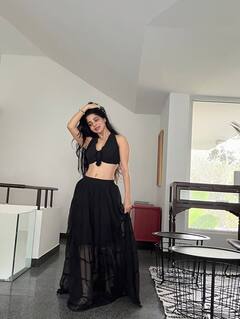 கவர்ச்சியில் உருக வைக்கும் திவ்யபாரதி.. இது ரொம்ப ஸ்பெஷலான புகைப்படமாம்!