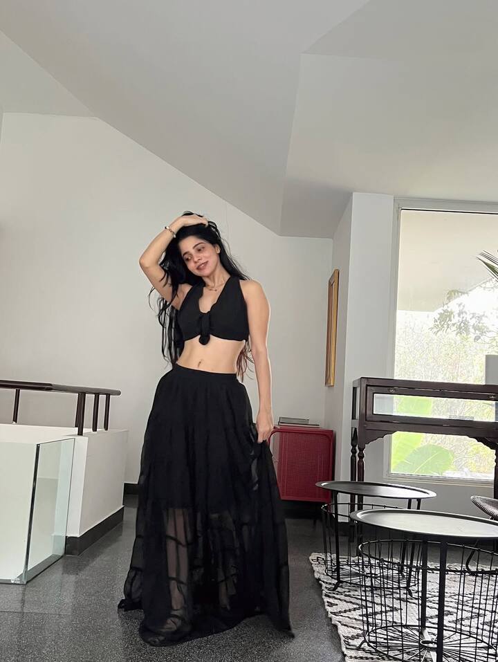 பேச்சுலர் படத்திற்கு தெலுங்கு படத்திலும் நடிக்க தொடங்கினார்.