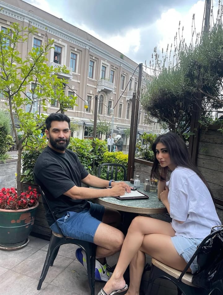 Mouni Roy & Suraj Nambiar’s Birthday Photo Dump Is Straight Out Of A Romance Film, See Pics Mouni met Suraj’s parents in March 2021 at actress Mandira Bedi’s home.