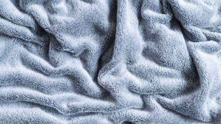 তাই তোয়ালে থেকে সোঁদা বা অম্ল গন্ধ বেরনোর অর্থ, ব্যাকটিরিয়া এবং ছত্রাকের বর্জ্য জমা হয়েছে।