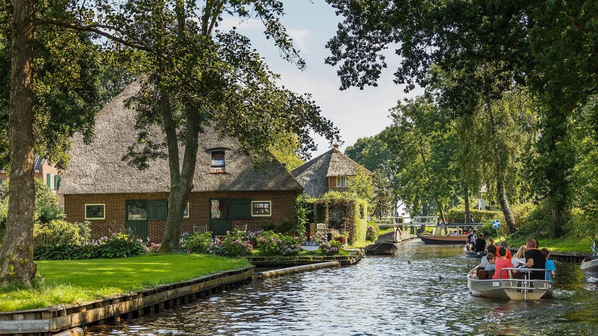 (Image Source: Twitter/@samrujlok)