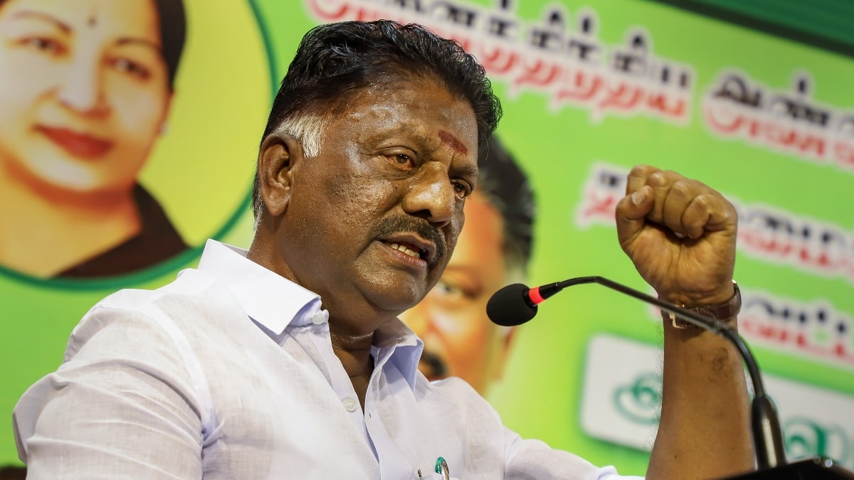 சமரசம் ஆவாரா ஓ.பன்னீர்செல்வம்? இ்ன்று மீட்டிங்.. டெல்லியில் இருந்த வந்த பாஜக நிர்வாகி