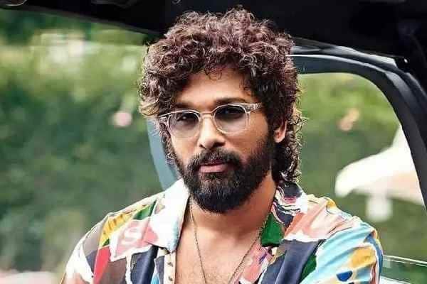 स्कूल के बाद अल्लू अर्जुन ने हैदराबाद के एमएसआर कॉलेज से बैचलर इन बिजनेस एडमिनिस्ट्रेशन (BBA) किया. बिजनेस मैनेजमेंट की पढ़ाई पूरी करने के बाद उन्होंने एक्टिंग में करियर बनाने का फैसला किया.