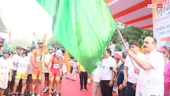 तिरंगा लेकर दौड़ी दिल्ली! हजारों लोगों ने शहीदों के नाम लगाई 'देशभक्ति' की दौड़