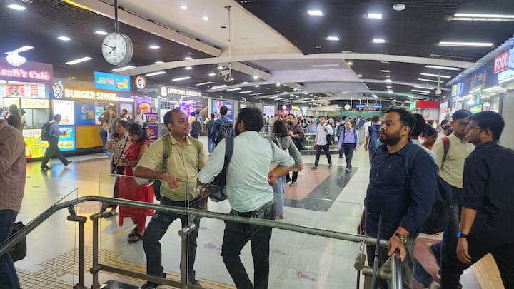 डीएमआरसी के कार्यकारी निदेशक अनुज दयाल ने इस बारे में एबीपी लाइव को जानकारी देते हुए की कल 09 अगस्त से सुरक्षा जांच कड़ी कर दी गयी है, जो आगामी 15 अगस्त तक जारी रहेगी.