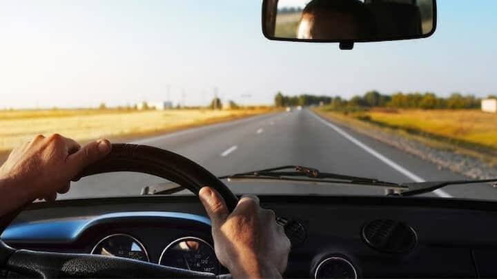 ભારત સરકારે હાઈવે પર મુસાફરી કરતા લોકોની સુવિધા માટે એક ખાસ હેલ્પલાઈન શરૂ કરી છે. આ સુવિધા લોકોને ગમે તે સમયે, ગમે તે જગ્યાએ મદદ પૂરી પાડવા માટે કાર્યરત છે. આ માટે કોઈ જટિલ પ્રક્રિયા કે ફોર્મ ભરવાની જરૂર નથી. ફક્ત એક ફોન કોલથી જ મદદ ઉપલબ્ધ થઈ જાય છે.