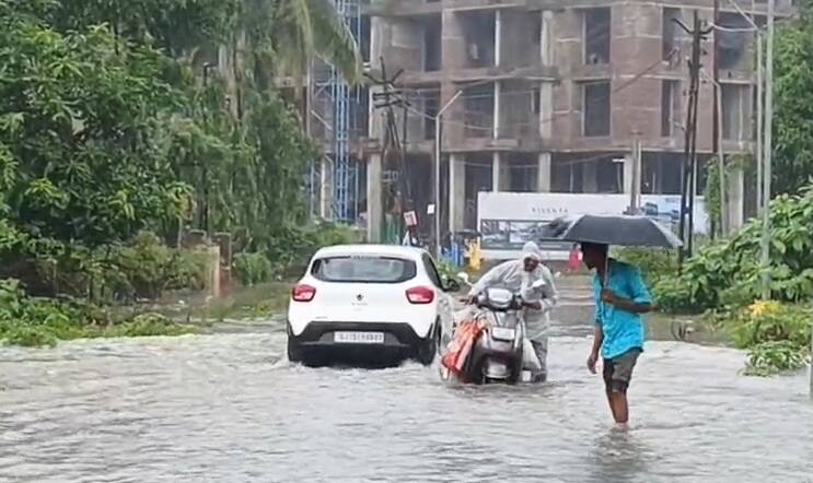 Gujarat Rain Forecast: રાજ્યના આ 7 જિલ્લામાં આજે ભારે વરસાદની આગાહી, હવામાન વિભાગે આપ્યું એલર્ટ Heavy rain forecast in these 7 districts of the state today, Meteorological Department has issued an alert Gujarat Rain Forecast: રાજ્યના આ 7 જિલ્લામાં આજે ભારે વરસાદની આગાહી, હવામાન વિભાગે આપ્યું એલર્ટ