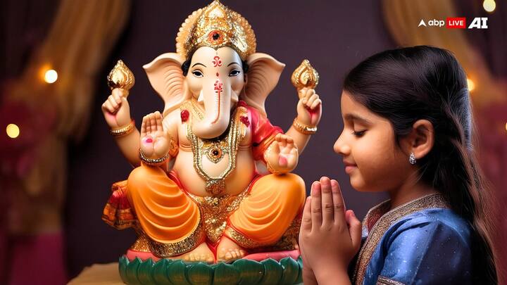 At the time of the establishment of Ganesh ji, keep in mind that the idol should not face towards the door. Ganapati establishment is considered auspicious, Brahma place, east direction and north east angles. Do not establish in South and South by mistake.