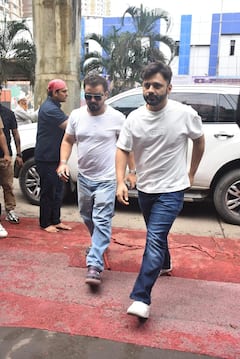 Shera Father Prayer Meet: पति संग पहुंचीं सलमान की बहन अलवीरा, बॉबी देओल समेत ये स्टार्स भी हुए शामिल