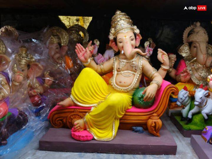 While bringing Bappa home or buying his idol, pay special attention to that his idol is not broken. Worshiping the fragmented idol is forbidden.