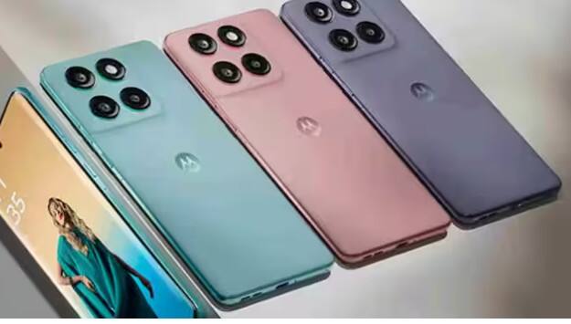 Samsung Galaxy A35 5G ਨੂੰ ਵੀ Flipkart 'ਤੇ ਭਾਰੀ ਛੋਟ ਦੇ ਨਾਲ ਪੇਸ਼ ਕੀਤਾ ਜਾ ਰਿਹਾ ਹੈ। ਤੁਹਾਨੂੰ ਦੱਸ ਦੇਈਏ ਕਿ ਇਸ ਫੋਨ ਦੇ 8 + 128GB ਵੇਰੀਐਂਟ ਦੀ ਅਸਲ ਕੀਮਤ 33,999 ਰੁਪਏ ਹੈ ਪਰ ਇੱਥੇ ਤੁਸੀਂ ਇਸਨੂੰ 25,999 ਰੁਪਏ ਵਿੱਚ ਖਰੀਦ ਸਕਦੇ ਹੋ। ਇਸ ਤੋਂ ਇਲਾਵਾ, ਤੁਸੀਂ ਇਸ ਫੋਨ 'ਤੇ EMI ਦਾ ਵਿਕਲਪ ਵੀ ਚੁਣ ਸਕਦੇ ਹੋ। ਇਸ ਤੋਂ ਇਲਾਵਾ, ਇੱਥੇ Motorola Edge 60 Fusion 'ਤੇ ਜ਼ਬਰਦਸਤ ਛੋਟ ਵੀ ਉਪਲਬਧ ਹੈ। ਇਸ ਫੋਨ ਦੇ 8 + 256GB ਵੇਰੀਐਂਟ ਦੀ ਅਸਲ ਕੀਮਤ 25,999 ਰੁਪਏ ਹੈ ਪਰ ਛੋਟ ਤੋਂ ਬਾਅਦ ਤੁਸੀਂ ਇਸਨੂੰ ਸਿਰਫ਼ 22,999 ਰੁਪਏ ਵਿੱਚ ਖਰੀਦ ਸਕਦੇ ਹੋ। ਨਾਲ ਹੀ, ਤੁਸੀਂ ਬੈਂਕ ਆਫਰ ਦੇ ਤਹਿਤ ਫੋਨ ਨੂੰ ਹੋਰ ਵੀ ਸਸਤਾ ਖਰੀਦ ਸਕਦੇ ਹੋ।