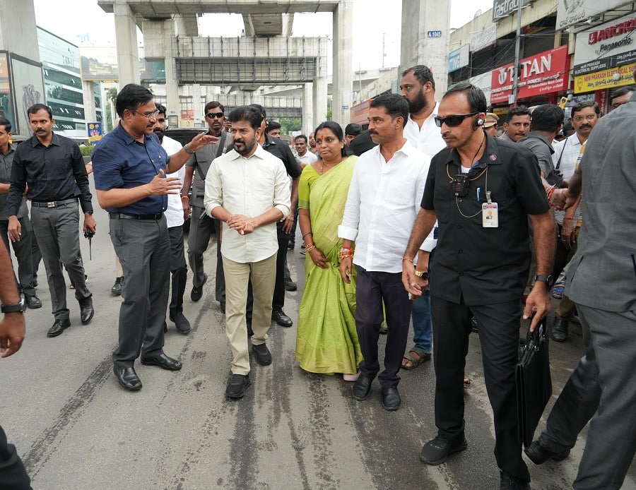 CM Revanth Reddy: హైదరాబాద్ ముంపు ప్రాంతాల్లో రేవంత్ రెడ్డి ఆకస్మిక పర్యటన, సీఎంకు వరద పరిస్థితి వివరించిన బాలుడు