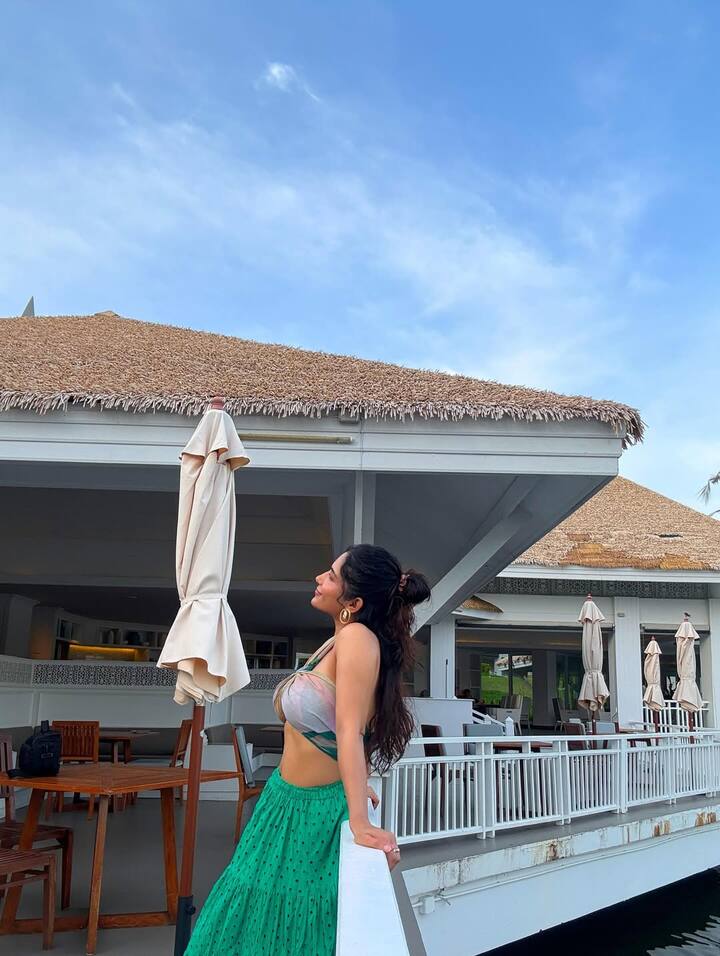 સારા આ દિવસોમાં વિદેશમાં રજાઓ માણી રહી છે, જ્યાંથી તે સતત તેના ફેન્સ સાથે ફોટો અને વીડિયો શેર કરી રહી છે.