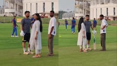 रिंकू सिंह से मिलने मैदान पर जा पहुंचीं प्रिया सरोज, होने वाली वाइफ को देख बोल्ड हो गए टी20 स्टार; देखें रोमांटिक वीडियो