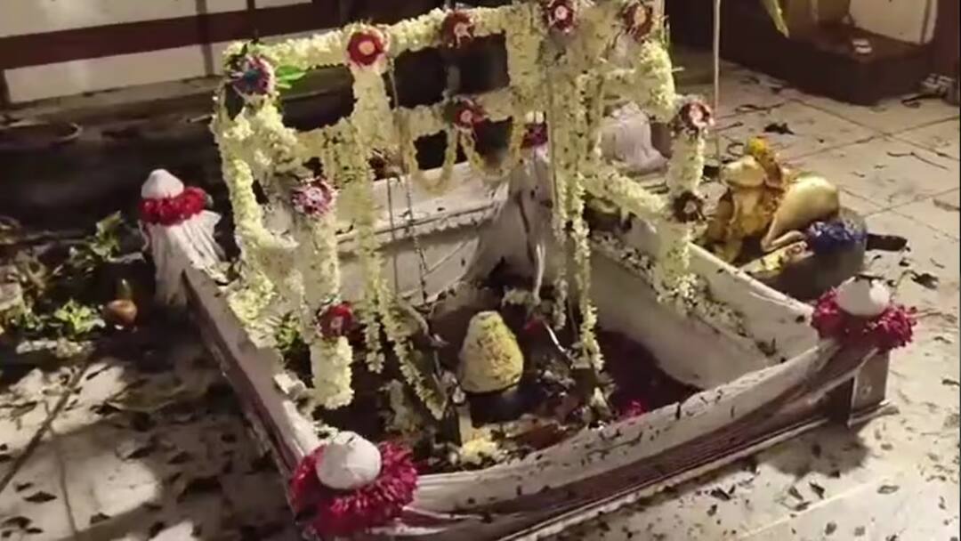 Varanasi Atma Vishweshwar Mandir Fire Many People Burnt Rescue Opeation वाराणसी के आत्मविश्वेश्वर मंदिर में लगी आग, 7 लोगों के झुलसने की खबर