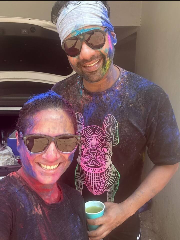इतना ही नहीं बल्कि जब हम मिले थे अब तुम उससे ज्यादा हॉट दिखते हो. तुम पर हमेशा यूं ही भगवान का आशीर्वाद बना रहे, तुम हमेशा खुश रहो, स्वास्थ्य रहो.