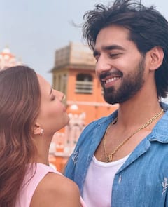 Himanshi khurana Love Life: ਹਿਮਾਂਸ਼ੀ ਖੁਰਾਣਾ ਨੂੰ ਫਿਰ ਹੋਇਆ ਪਿਆਰ? ਮਸ਼ਹੂਰ ਪੰਜਾਬੀ ਗਾਇਕ ਨਾਲ ਤਸਵੀਰਾਂ ਵਾਈਰਲ; ਯੂਜ਼ਰ ਬੋਲੇ- ਦੋਵੇਂ ਡੇਟ ਕਰ ਰਹੇ...