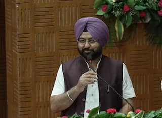 Punjab News: ਪੰਜਾਬ ਸਰਕਾਰ ਨੇ 504 ਪਟਵਾਰੀਆਂ ਨੂੰ ਵੰਡੇ ਨਿਯੁਕਤੀ ਪੱਤਰ, ਪੁਰਾਣੇ ਪਟਵਾਰੀਆਂ ਤੋਂ ਦੂਰ ਰਹਿਣ ਤੇ ਇਮਾਨਦਾਰੀ ਨਾਲ ਕੰਮ ਕਰਨ ਦੀ ਦਿੱਤੀ ਹਿਦਾਇਤ