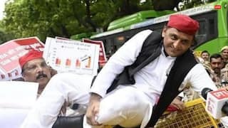 UP Politics: दिल्ली में अखिलेश यादव ने फांदी बैरिकेडिंग, अंतरराष्ट्रीय स्तर पर चर्चा, जानें- अमेरिकी अखबार ने क्या लिखा?