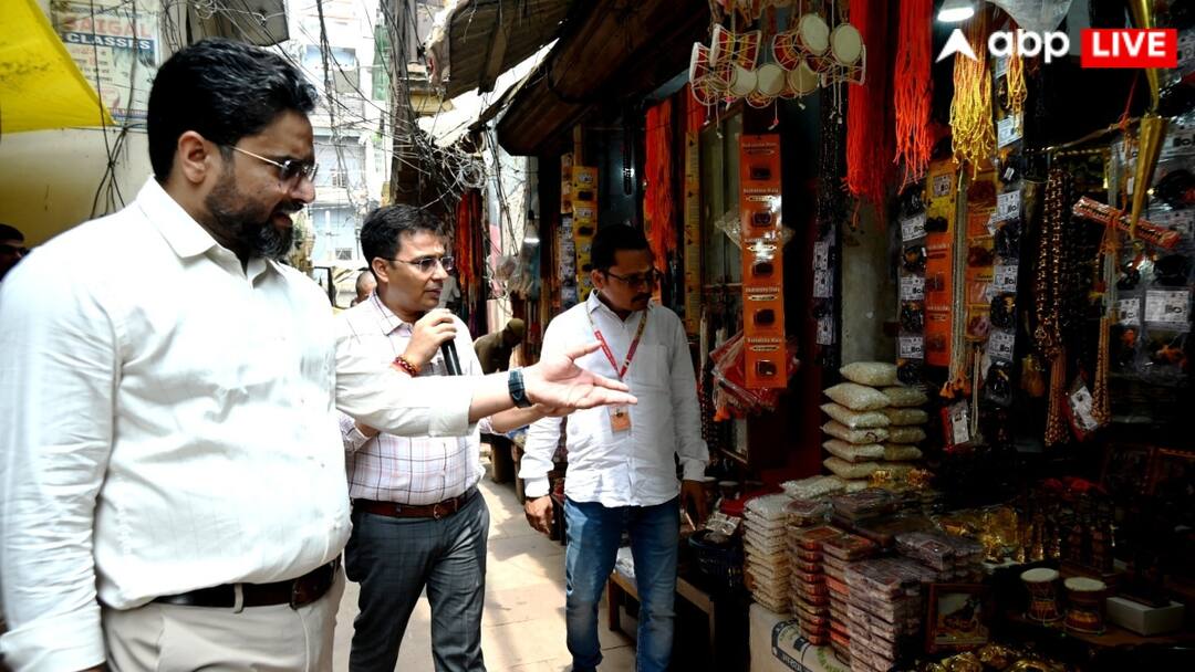 Up varanasi kashi Vishwanath temple administration fully banned on plastic items in premises ann Varanasi News: काशी विश्वनाथ मंदिर में प्लास्टिक पर लगा बैन, आज से लागू हो जाएगा यह नियम