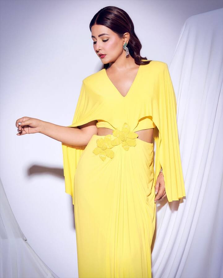 टीवी की पॉपुलर एक्ट्रेस हिना खान जो घर घर अक्षरा नाम से फेमस हैं, ने एक बार फिर अपने स्टाइल और दिल छू लेने वाले शब्दों से फैन्स का दिल जीत लिया.