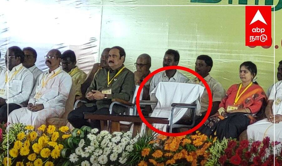 Anbumani VS Ramadoss: நாற்காலி போட்ட அன்புமணி.. போட்டோ கூட வைக்காத ராமதாஸ் - திக்குமுக்காடும் பாமக தொண்டர்கள்!