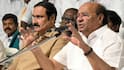 Anbumani VS Ramadoss: நாற்காலி போட்ட அன்புமணி.. போட்டோ கூட வைக்காத ராமதாஸ் - திக்குமுக்காடும் பாமக தொண்டர்கள்!