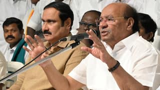 Anbumani VS Ramadoss: நாற்காலி போட்ட அன்புமணி.. போட்டோ கூட வைக்காத ராமதாஸ் - திக்குமுக்காடும் பாமக தொண்டர்கள்!
